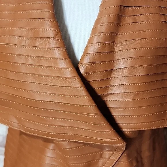 Marciano Los Angeles Asymmetrical jacket with a one-button closure. - Picture 2 of 16